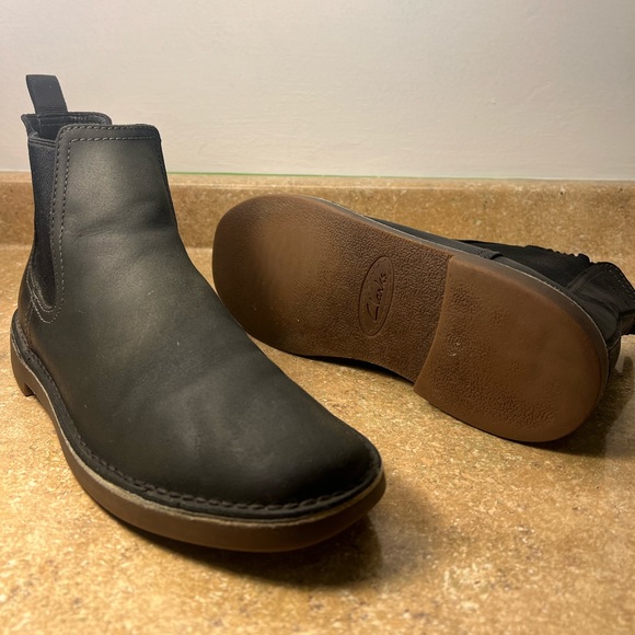 Men’s Clark’s-Size 10 Chelsea boots. Gently worn, 100% leather. Classic style - Picture 4 of 12